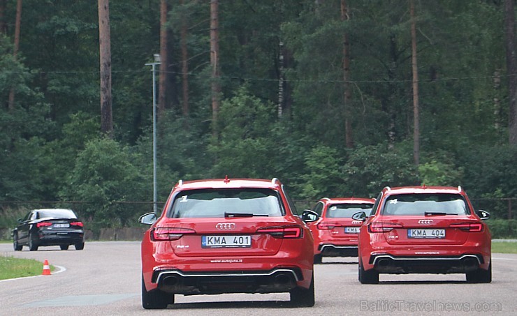 Travelnews.lv iespiež grīdā Audi RS3 un Audi RS4 akseleratora pedāli 227072