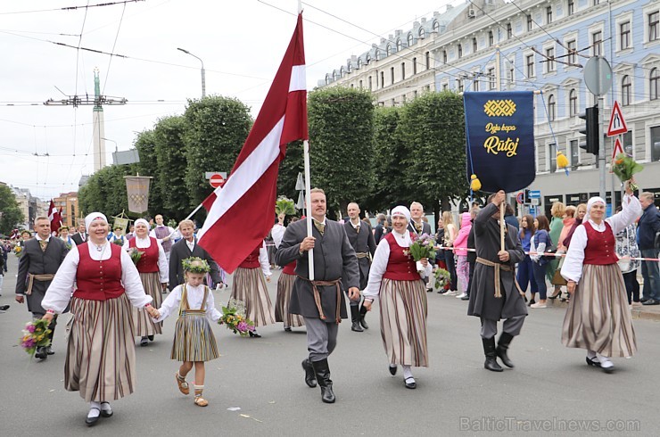 Dziesmu un deju svētku atklāšanas gājiens pulcē Rīgā visus Latvijas novadus (601-700) 227225