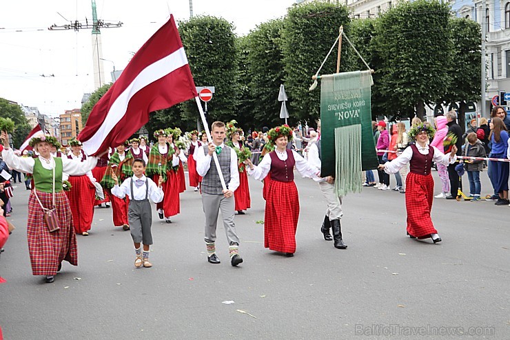 Dziesmu un deju svētku atklāšanas gājiens pulcē Rīgā visus Latvijas novadus (601-700) 227226