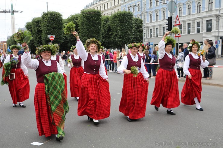 Dziesmu un deju svētku atklāšanas gājiens pulcē Rīgā visus Latvijas novadus (601-700) 227227