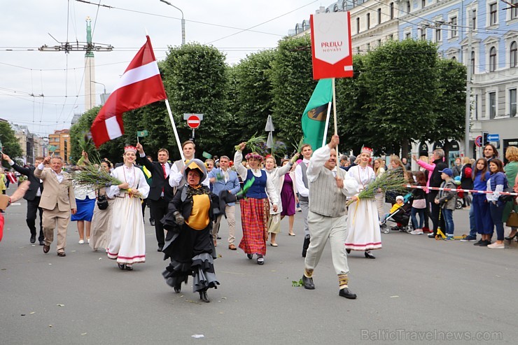 Dziesmu un deju svētku atklāšanas gājiens pulcē Rīgā visus Latvijas novadus (601-700) 227349