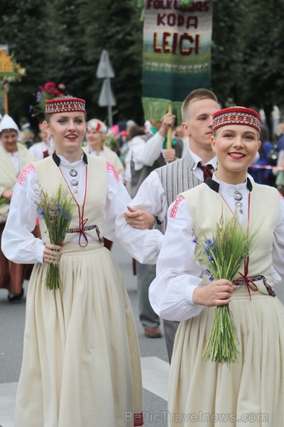 Dziesmu un deju svētku atklāšanas gājiens pulcē Rīgā visus Latvijas novadus (601-700) 227351