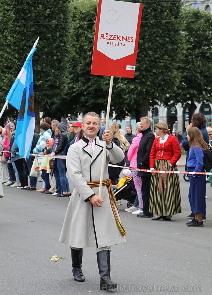 Dziesmu un deju svētku atklāšanas gājiens pulcē Rīgā visus Latvijas novadus (601-700) 227374