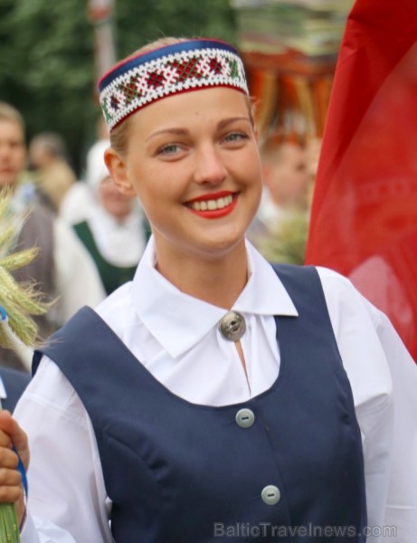 Dziesmu un deju svētku atklāšanas gājiens pulcē Rīgā visus Latvijas novadus (601-700) 227387