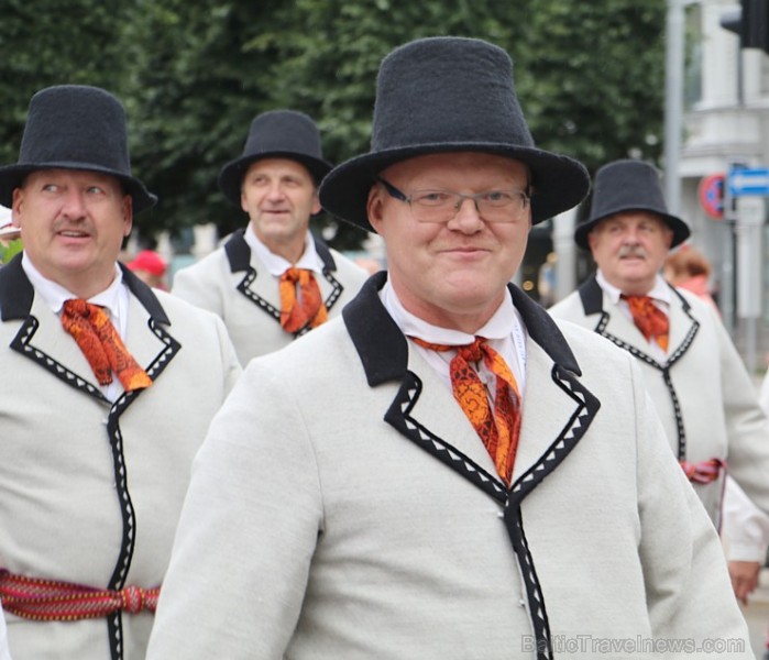Dziesmu un deju svētku atklāšanas gājiens pulcē Rīgā visus Latvijas novadus (601-700) 227390