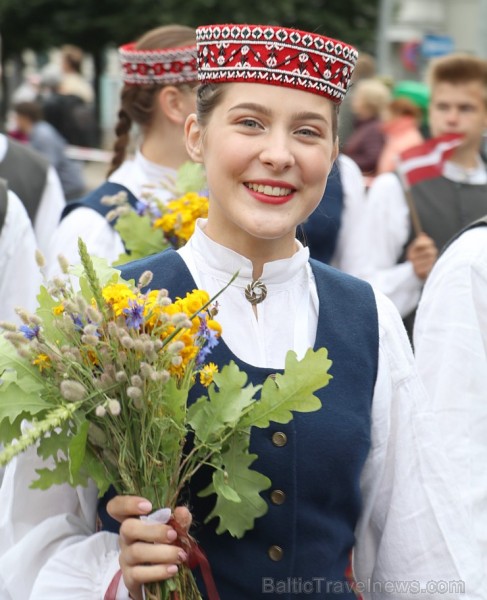 Dziesmu un deju svētku atklāšanas gājiens pulcē Rīgā visus Latvijas novadus (601-700) 227399