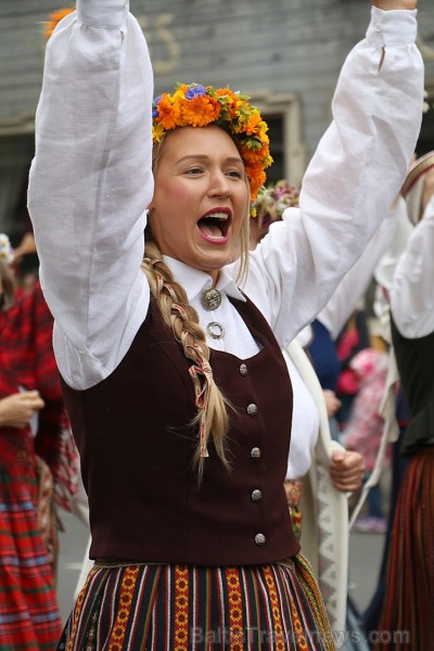 Dziesmu un deju svētku atklāšanas gājiens pulcē Rīgā visus Latvijas novadus (701-800) 227412