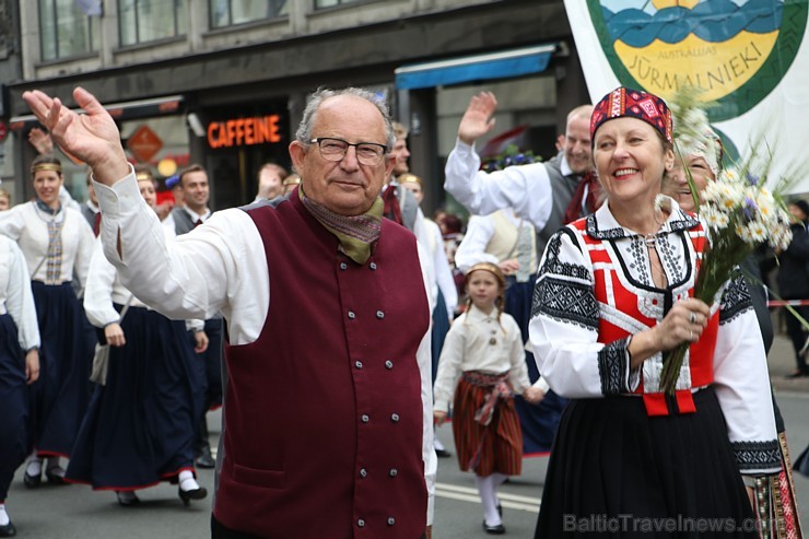 Dziesmu un deju svētku atklāšanas gājiens pulcē Rīgā visus Latvijas novadus (701-800) 227414