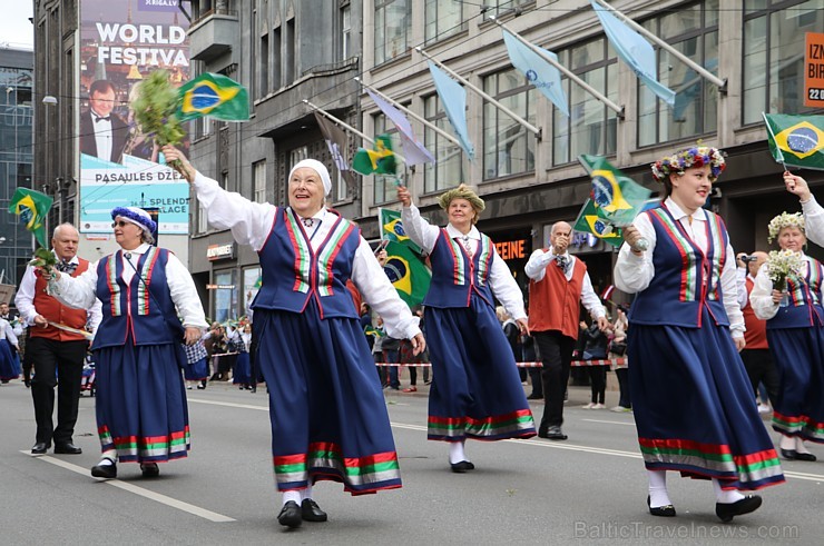 Dziesmu un deju svētku atklāšanas gājiens pulcē Rīgā visus Latvijas novadus (701-800) 227421