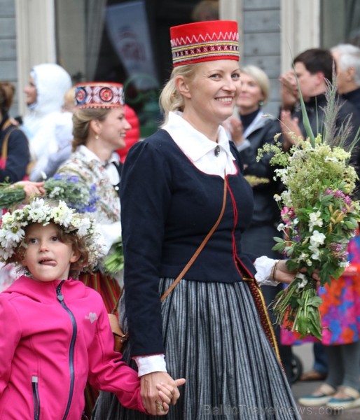 Dziesmu un deju svētku atklāšanas gājiens pulcē Rīgā visus Latvijas novadus (701-800) 227426