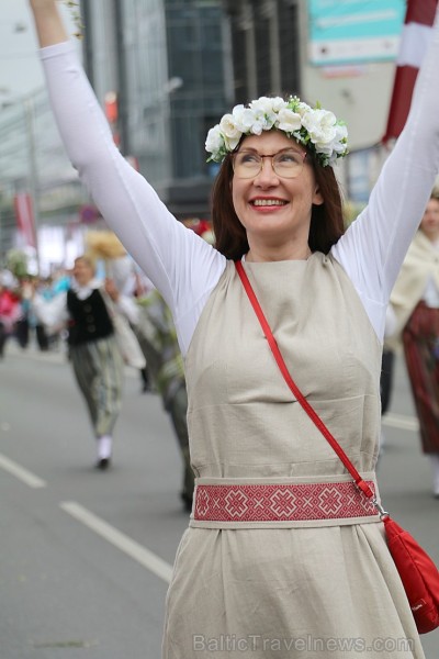 Dziesmu un deju svētku atklāšanas gājiens pulcē Rīgā visus Latvijas novadus (701-800) 227440