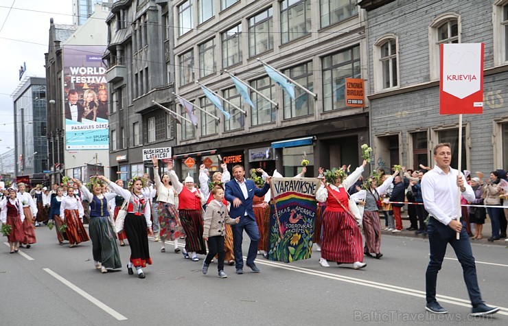 Dziesmu un deju svētku atklāšanas gājiens pulcē Rīgā visus Latvijas novadus (701-800) 227455