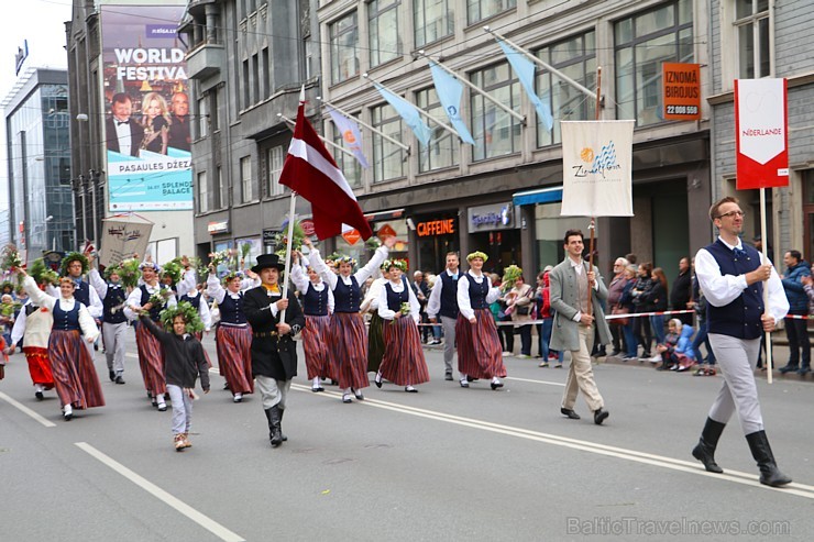 Dziesmu un deju svētku atklāšanas gājiens pulcē Rīgā visus Latvijas novadus (701-800) 227473