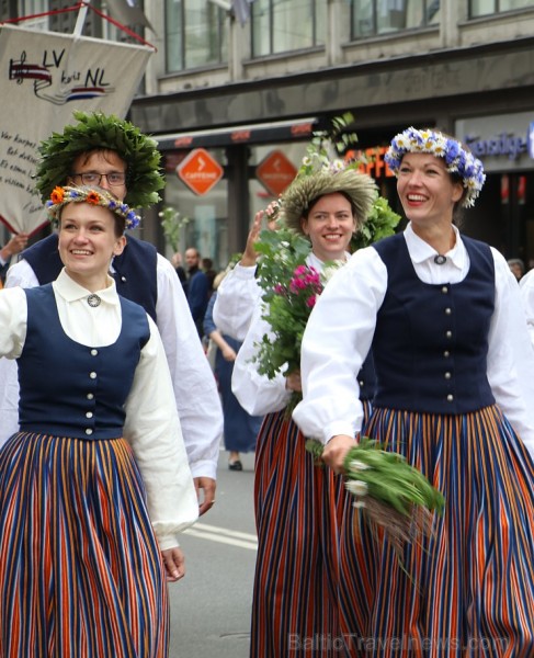 Dziesmu un deju svētku atklāšanas gājiens pulcē Rīgā visus Latvijas novadus (701-800) 227474