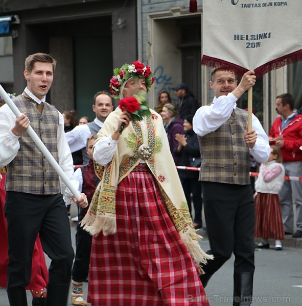 Dziesmu un deju svētku atklāšanas gājiens pulcē Rīgā visus Latvijas novadus (701-800) 227487
