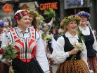 Dziesmu un deju svētku atklāšanas gājiens pulcē Rīgā visus Latvijas novadus (701-800) 72