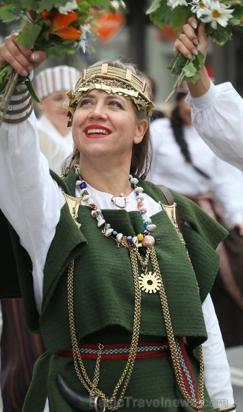 Dziesmu un deju svētku atklāšanas gājiens pulcē Rīgā visus Latvijas novadus (801-845) 227567