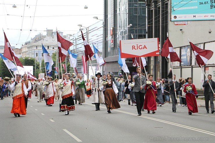 Dziesmu un deju svētku atklāšanas gājiens pulcē Rīgā visus Latvijas novadus (801-845) 227580