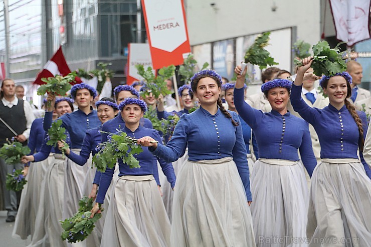 Dziesmu un deju svētku atklāšanas gājiens pulcē Rīgā visus Latvijas novadus (801-845) 227609