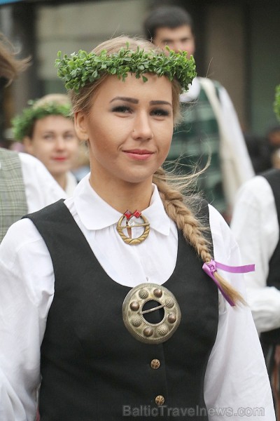 Dziesmu un deju svētku atklāšanas gājiens pulcē Rīgā visus Latvijas novadus (801-845) 227614