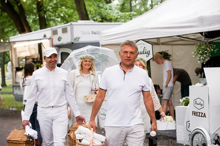 Jau ceturto gadu Rīgā notiek baltais pop-up pikniks «L’elegante Pop-Up Picnic» 227880