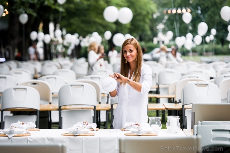Jau ceturto gadu Rīgā notiek baltais pop-up pikniks «L’elegante Pop-Up Picnic» 227891