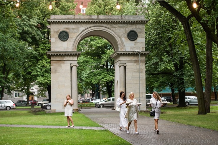 Jau ceturto gadu Rīgā notiek baltais pop-up pikniks «L’elegante Pop-Up Picnic» 227896