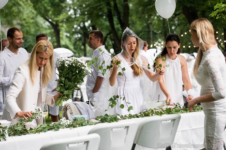Jau ceturto gadu Rīgā notiek baltais pop-up pikniks «L’elegante Pop-Up Picnic» 227898