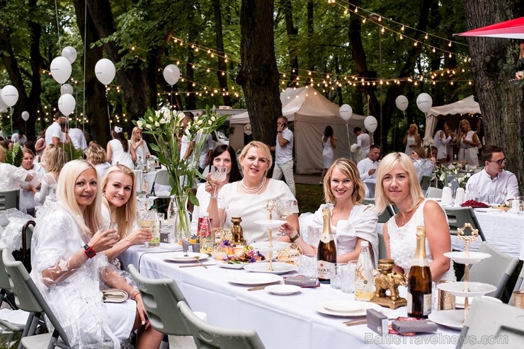 Jau ceturto gadu Rīgā notiek baltais pop-up pikniks «L’elegante Pop-Up Picnic» 227935