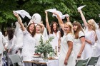 Jau ceturto gadu Rīgā notiek baltais pop-up pikniks «L’elegante Pop-Up Picnic» 52