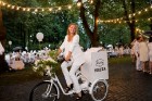 Jau ceturto gadu Rīgā notiek baltais pop-up pikniks «L’elegante Pop-Up Picnic» 100