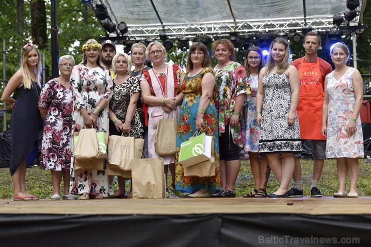 Plaši apmeklētajā Zaubes savvaļas kulinārajā festivālā bija meklējamas teju visas Latvijas garšas 228941