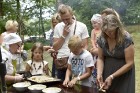 Plaši apmeklētajā Zaubes savvaļas kulinārajā festivālā bija meklējamas teju visas Latvijas garšas 40