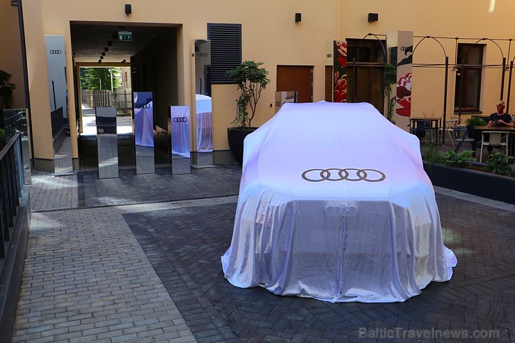 Piecu zvaigžņu viesnīcā «Grand Poet by Semarah Hotels» prezentē jauno «Audi Q8» 229764