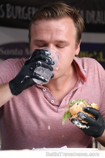 Otrais «Rīgas Burgeru Festivāls 2018» 4.08.2018 noskaidroja ātrāko ēdāju un labāko burgeru 230246