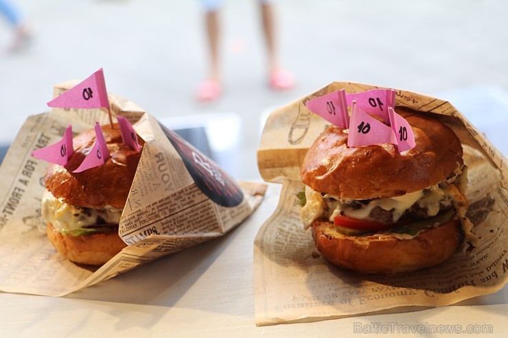 Otrais «Rīgas Burgeru Festivāls 2018» 4.08.2018 noskaidroja ātrāko ēdāju un labāko burgeru 230259