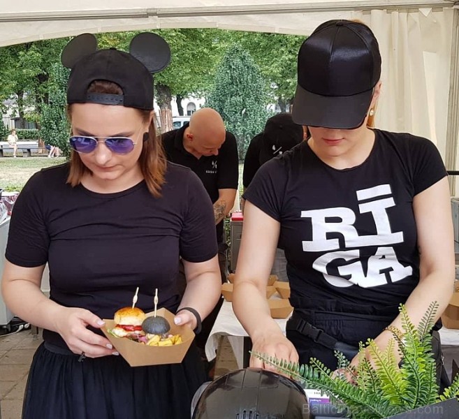 Otrais «Rīgas Burgeru Festivāls 2018» 4.08.2018 noskaidroja ātrāko ēdāju un labāko burgeru 230280