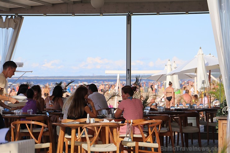 Travelnews.lv izbauda jūru un populāro pludmales restorānu «Legend Beach» 230908