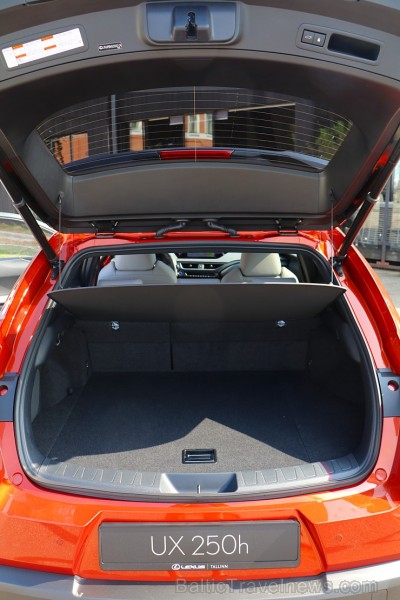 Travelnews.lv iepazīst jauno «Lexus UX250h» brokastīs 231913