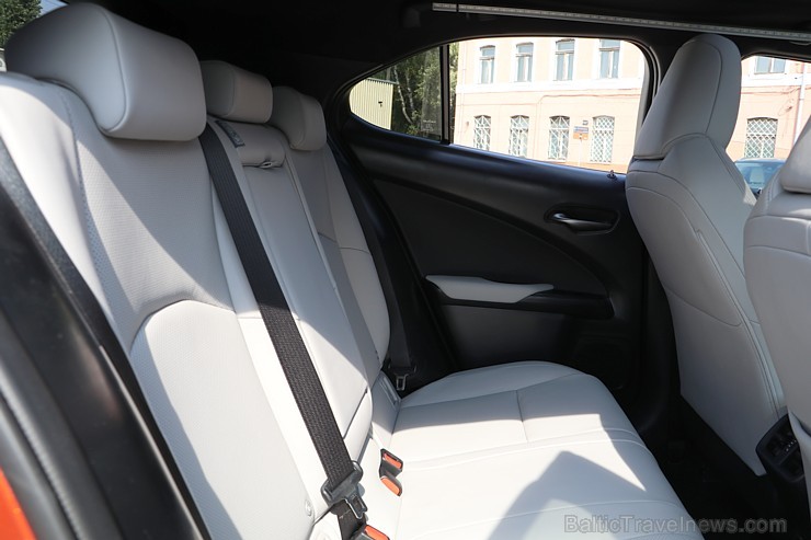 Travelnews.lv iepazīst jauno «Lexus UX250h» brokastīs 231919