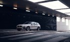 Jaunais Volvo V60 Cross Country ļauj zviedru ģimenes universālim doties bezceļos 8
