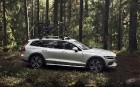 Jaunais Volvo V60 Cross Country ļauj zviedru ģimenes universālim doties bezceļos 11
