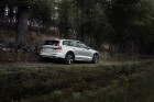 Jaunais Volvo V60 Cross Country ļauj zviedru ģimenes universālim doties bezceļos 12