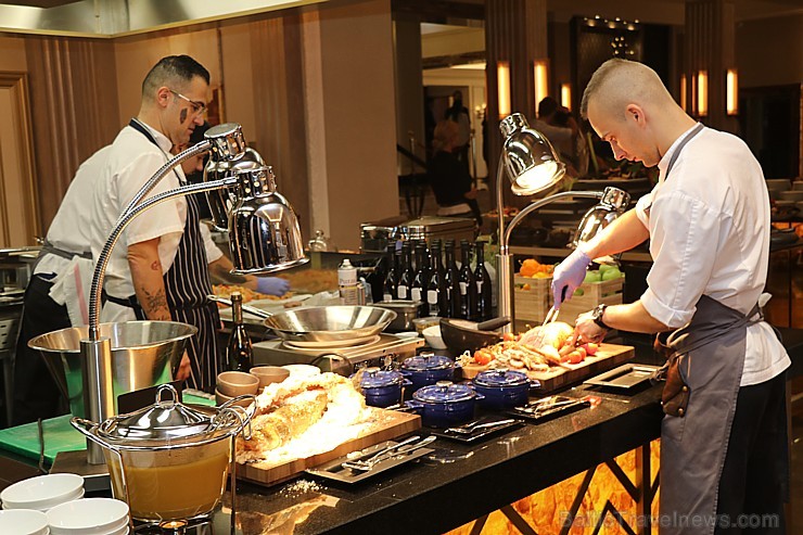 Viesnīcas «Grand Hotel Kempinski Rīga» restorāns «Amber» piedāvā jaunu konceptu «Vēlās brokastis ar ģimeni» 234407