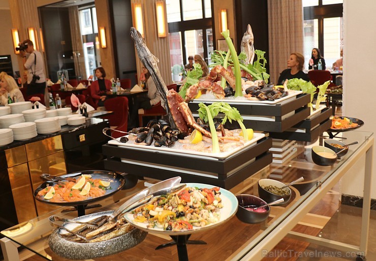 Viesnīcas «Grand Hotel Kempinski Rīga» restorāns «Amber» piedāvā jaunu konceptu «Vēlās brokastis ar ģimeni» 234421