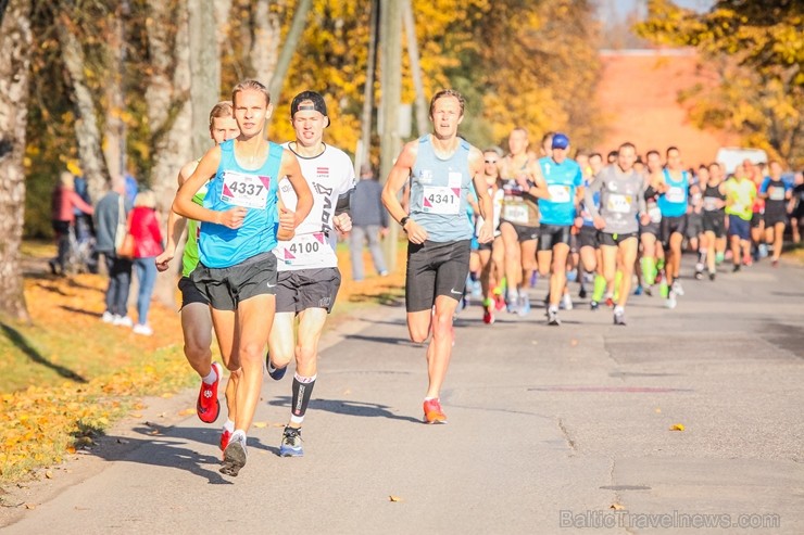 Skriešanas seriāla «Bigbank Skrien Latvija» noslēgums vairāk kā 3000 Siguldas pusmaratona dalībniekiem paliks atmiņā kā zelta rudens tā viskrāšņākajā  235139