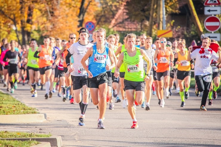 Skriešanas seriāla «Bigbank Skrien Latvija» noslēgums vairāk kā 3000 Siguldas pusmaratona dalībniekiem paliks atmiņā kā zelta rudens tā viskrāšņākajā  235141