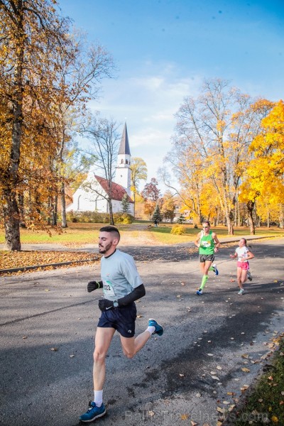 Skriešanas seriāla «Bigbank Skrien Latvija» noslēgums vairāk kā 3000 Siguldas pusmaratona dalībniekiem paliks atmiņā kā zelta rudens tā viskrāšņākajā  235161