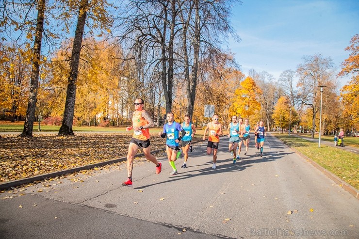 Skriešanas seriāla «Bigbank Skrien Latvija» noslēgums vairāk kā 3000 Siguldas pusmaratona dalībniekiem paliks atmiņā kā zelta rudens tā viskrāšņākajā  235162