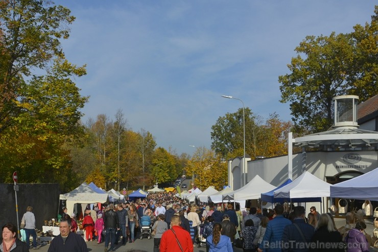 Katra oktobra otrajā sestdienā Valmieras rātslaukumā pilsētas viesi tiek aicināti uz pamatīgu andeli tradicionālajā Simjūda gadatirgū, kas vēsturiski  235180
